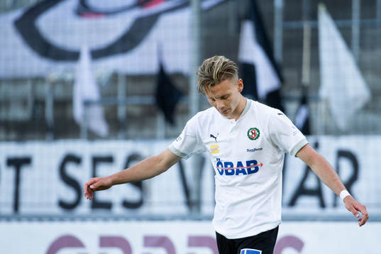 Örebros Jake Larsson deppar