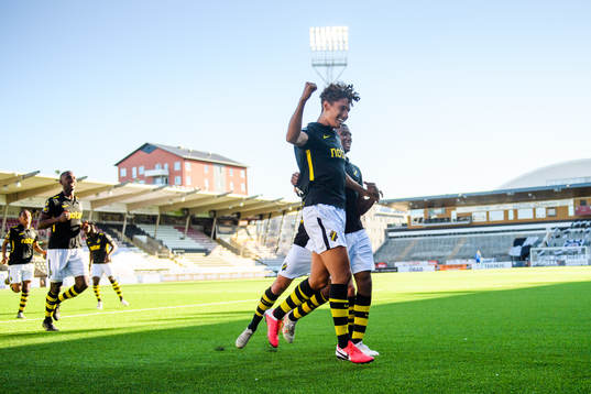 Bläddra bland fler bilder av Fotboll, Allsvenskan, Örebro - AIK