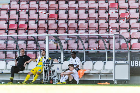 Örebros målvakt Oscar Jansson deppar