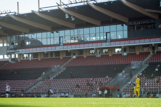 Tomma läktare på Behrn arena