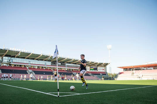 Spel framför tomma läktare på Behrn Arena