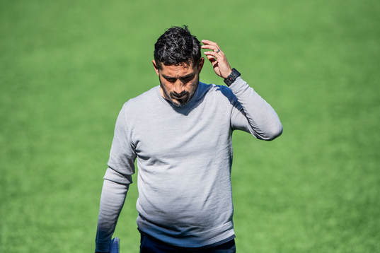 Hammarbys tränare Pablo Pinones-Arce deppar