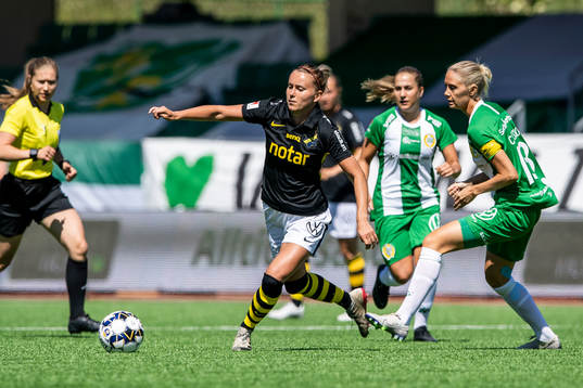 s Adelisa Grabus och Hammarbys Alice Karlsson