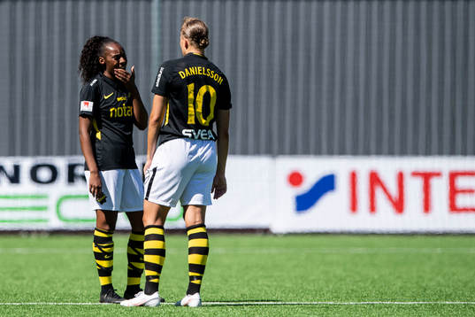s Samantha Ammanuel och Jenny Danielsson