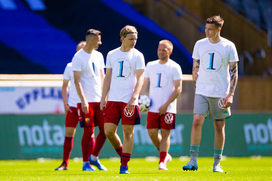 Djurgårdens målvakt Per Kristian Bråtveit med lagkamrater