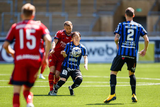Djurgårdens Jesper Karlström och Sirius Yukiya Sugita