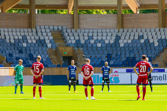 Sirius och Djurgårdens spelare har en tyst en minut