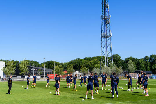 Spelarna värmer upp