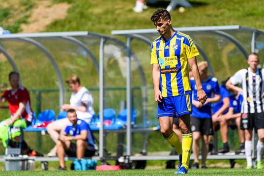 Eskilsminnes Gjenis Zeqiri deppar