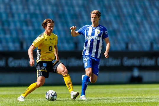 Elfsborgs Simon Olsson och IFK Göteborgs August Erlingmark