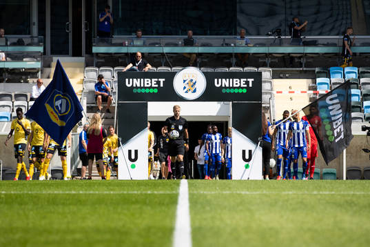 Lagen på väg ut till fotbollsmatchen i Allsvenskan mellan