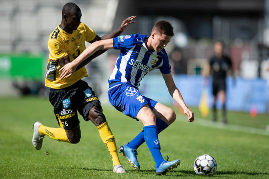 Elfsborgs Marokhy Ndione och IFK Göteborgs Emil Holm