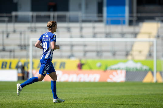 IFK Göteborgs August Erlingmark lämnar planen