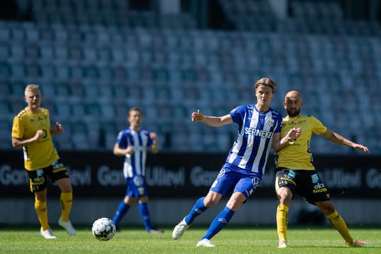 IFK Göteborgs August Erlingmark och Elfsborgs Robert Gojani