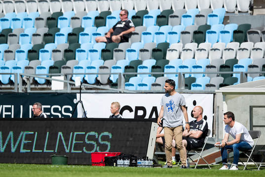 IFK Göteborgs tränare Poya Asbaghi  och assisterande