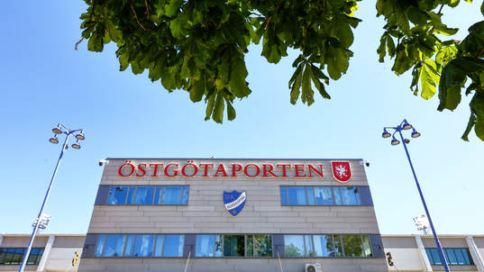 Östgötaporten före fotbollsmatchen i Allsvenskan mellan