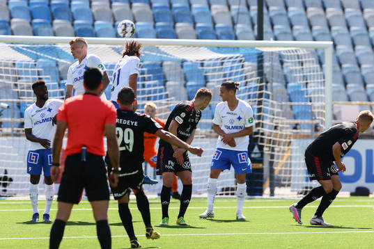 Kalmars Romario Pereira Sipiao gör 1-1 på frispark