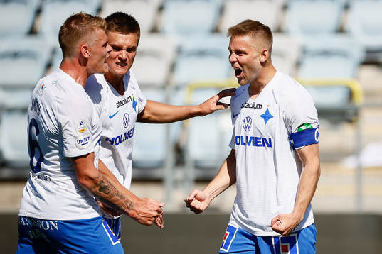 IFK Norrköpings Christoffer Nyman (th) jublar med