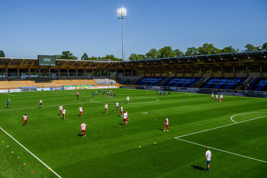 Djurgårdens spelare värmer upp