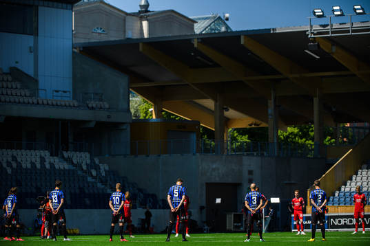 Tyst minut för att hedra offren av Coronaviruset Covid-19