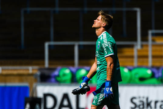 Sirius målvakt Lukas Jonsson deppar