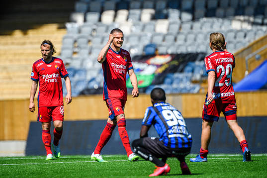 Djurgårdens Erik Berg och Oscar Pettersson jublar