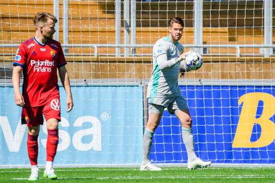 Djurgårdens Jacob Une Larsson och målvakt Tommi Vaiho