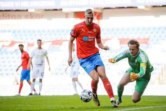 Helsingborgs Jakob Voelkerling Persson och målvakt Anders