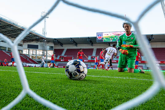 Helsingborgs målvakt Anders Lindegaard deppar