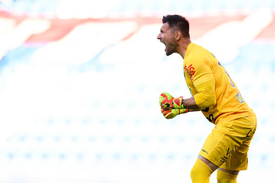 Varbergs målvakt Stojan Lukic jublar