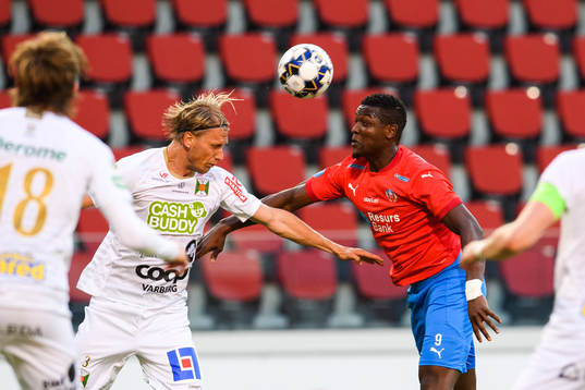 Varbergs Hampus Zachrisson och Helsingborgs Alhaji Gero