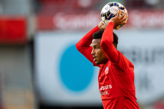 Helsingborgs Martin Olsson med ett inkast
