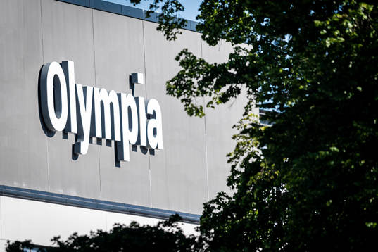 Skylt på Olympias fasad