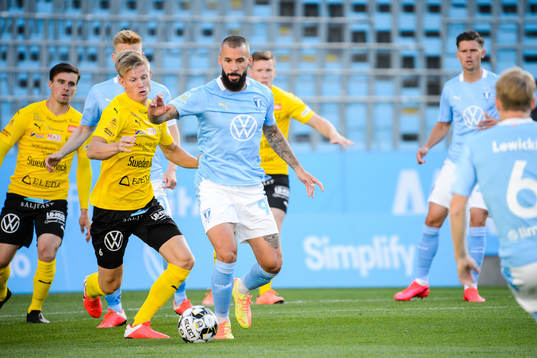 Mjällbys Eric Björkander och Malmö FFs Guillermo Molins