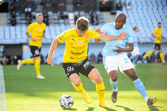 Mjällbys Joel Nilsson och Malmö FFs Fouad Bachirou