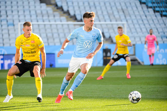 Mjällbys Jesper Löfgren och Malmö FFs Tim Prica