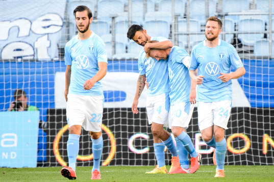 Malmö FFs Behrang Safari och Anders Christiansen jublar
