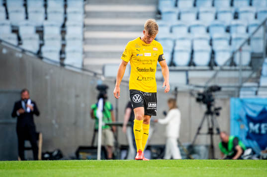 Mjällbys Eric Björkander deppar