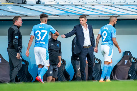 Malmö FFs tränare Jon Dahl Tomasson byter ut Tim Prica