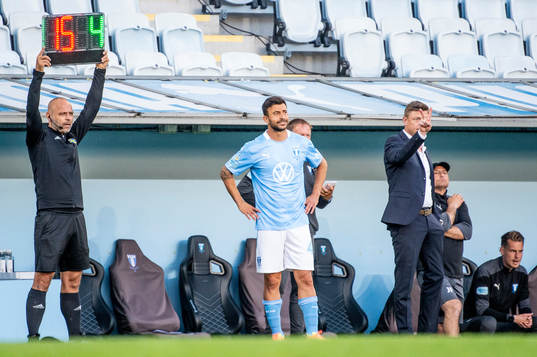 Malmö FFs tränare Jon Dahl Tomasson byter in Behrang