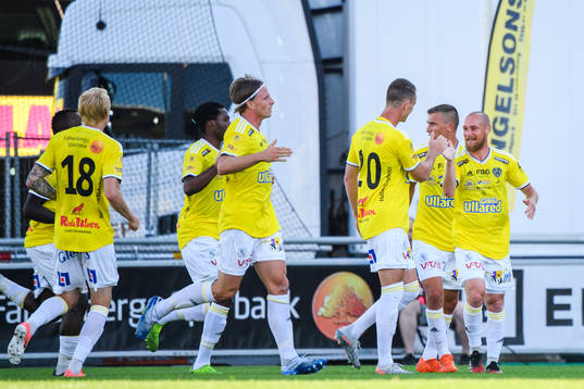 Falkenbergs spelare jublar