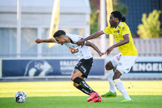 Häckens Ahmed Yasin och Falkenbergs Kwame Kizito