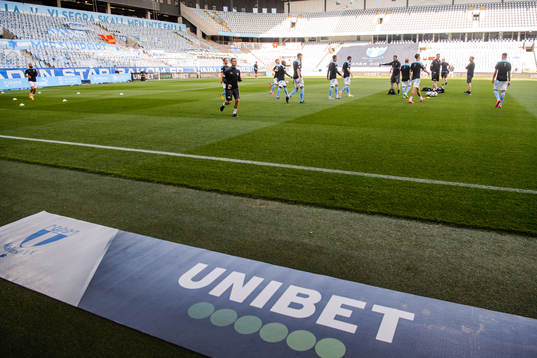 Reklam för Unibet inne på Eleda Stadion