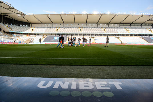 Reklam för Unibet inne på Eleda Stadion