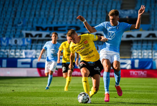 Mjällbys Jesper Löfgren och Malmö FFs Tim Prica