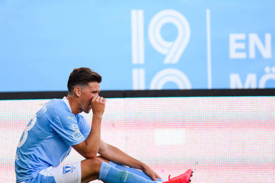 Malmö FFs Marcus Antonsson har ont