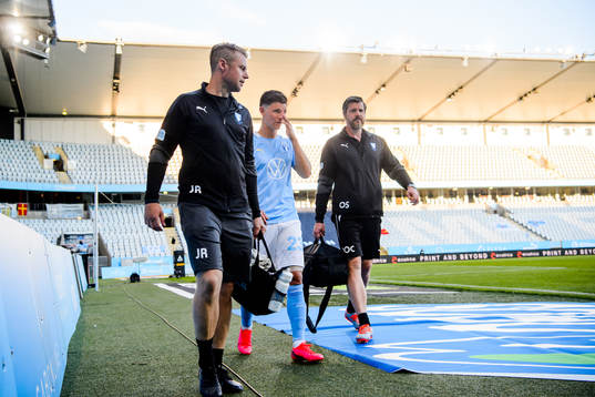 Malmö FFs Marcus Antonsson lämnar planen