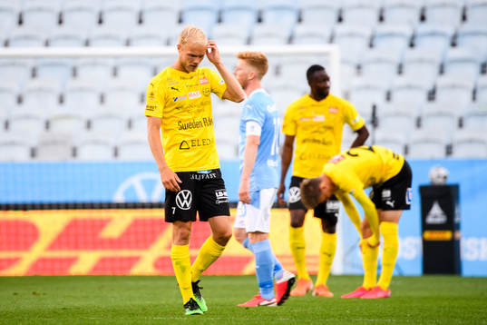 Mjällbys Viktor Gustafson deppar