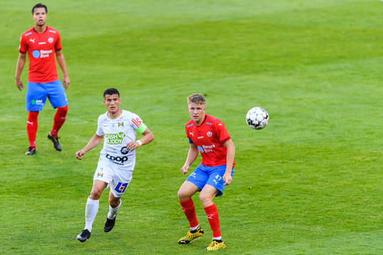 Varbergs Astrit Seljmani och Helsingborgs Casper Widell