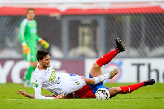 Varbergs Robin Tranberg och Helsingborgs Erik Figueroa
